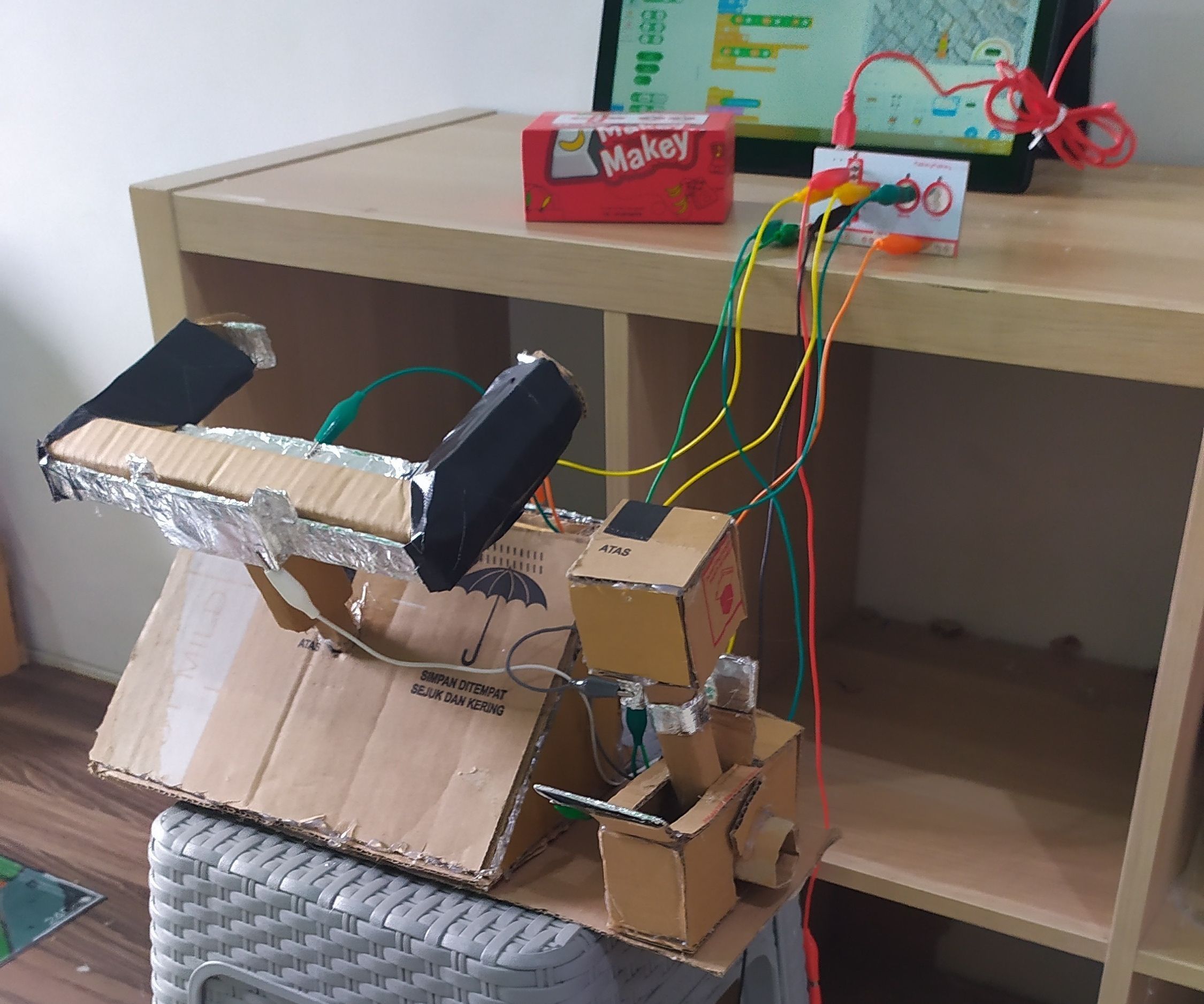 Bug Exterminator (Makey-Makey and Scratch Game)