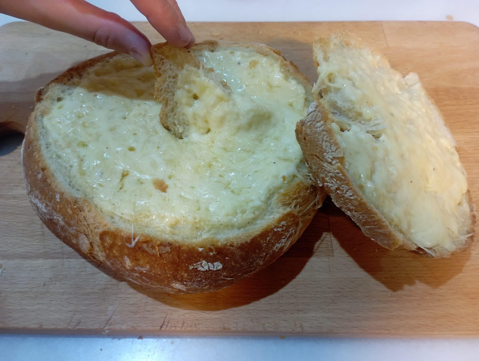 Fondue Dans Un Pain (Fondue in Rustic Bread) 4 Steps Instructables