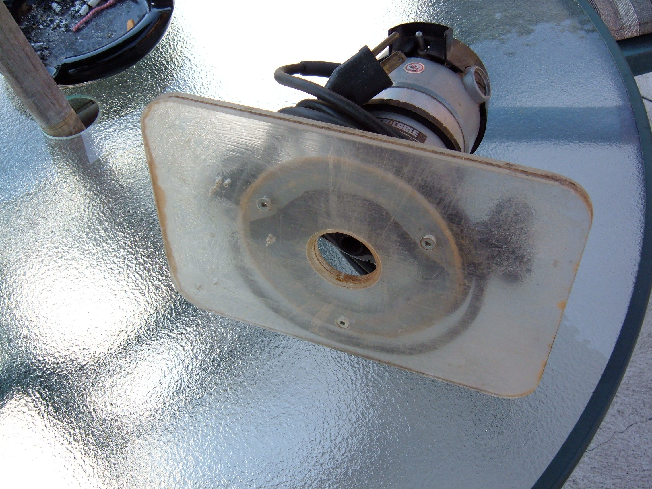 DIY Simple Router Circle Cutting Guide - Instructables