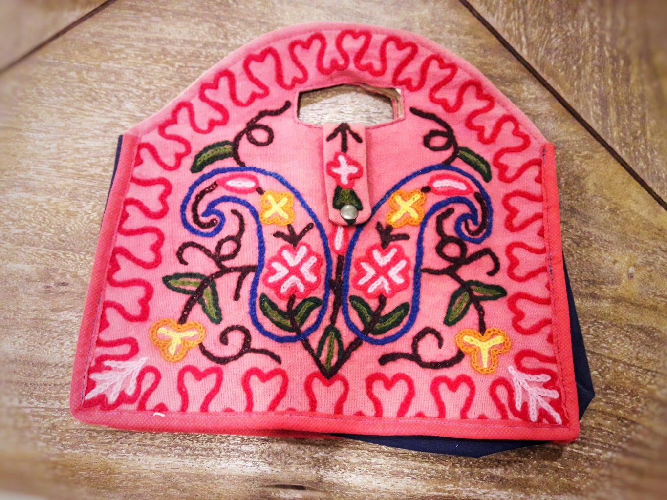 Crochet Embroidery Handbag 5 Steps Instructables crochet-embroidery-handbag-5-steps-instructables