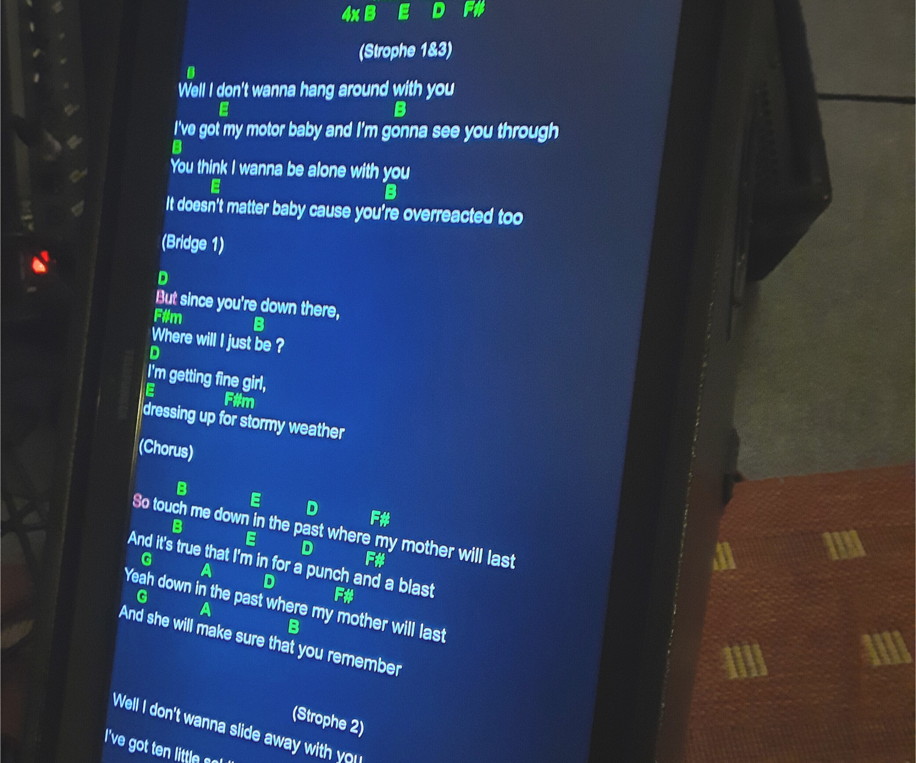 DIY Lyric Monitor for Stage
