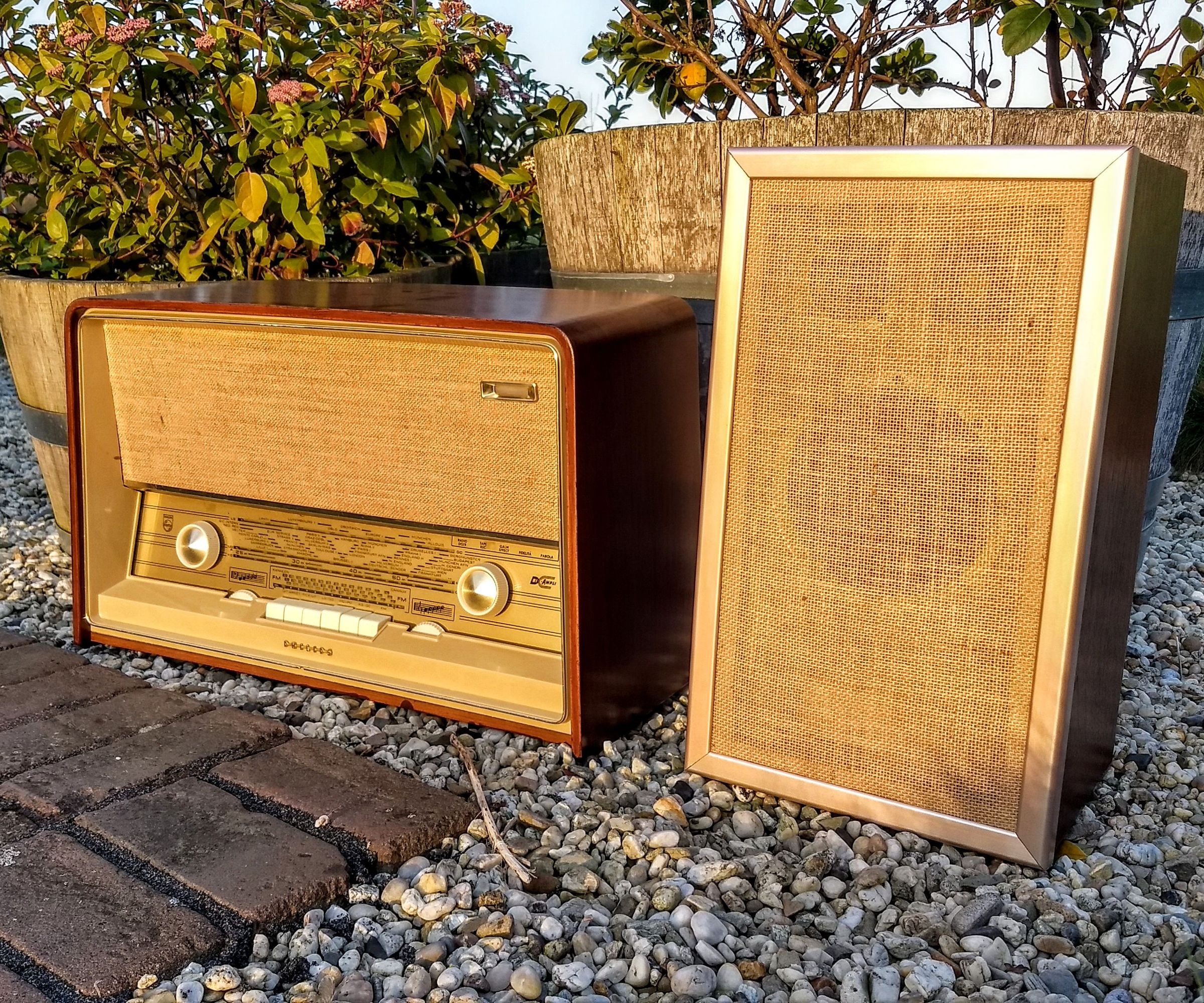 50's Philips Radio Saved From the Grave