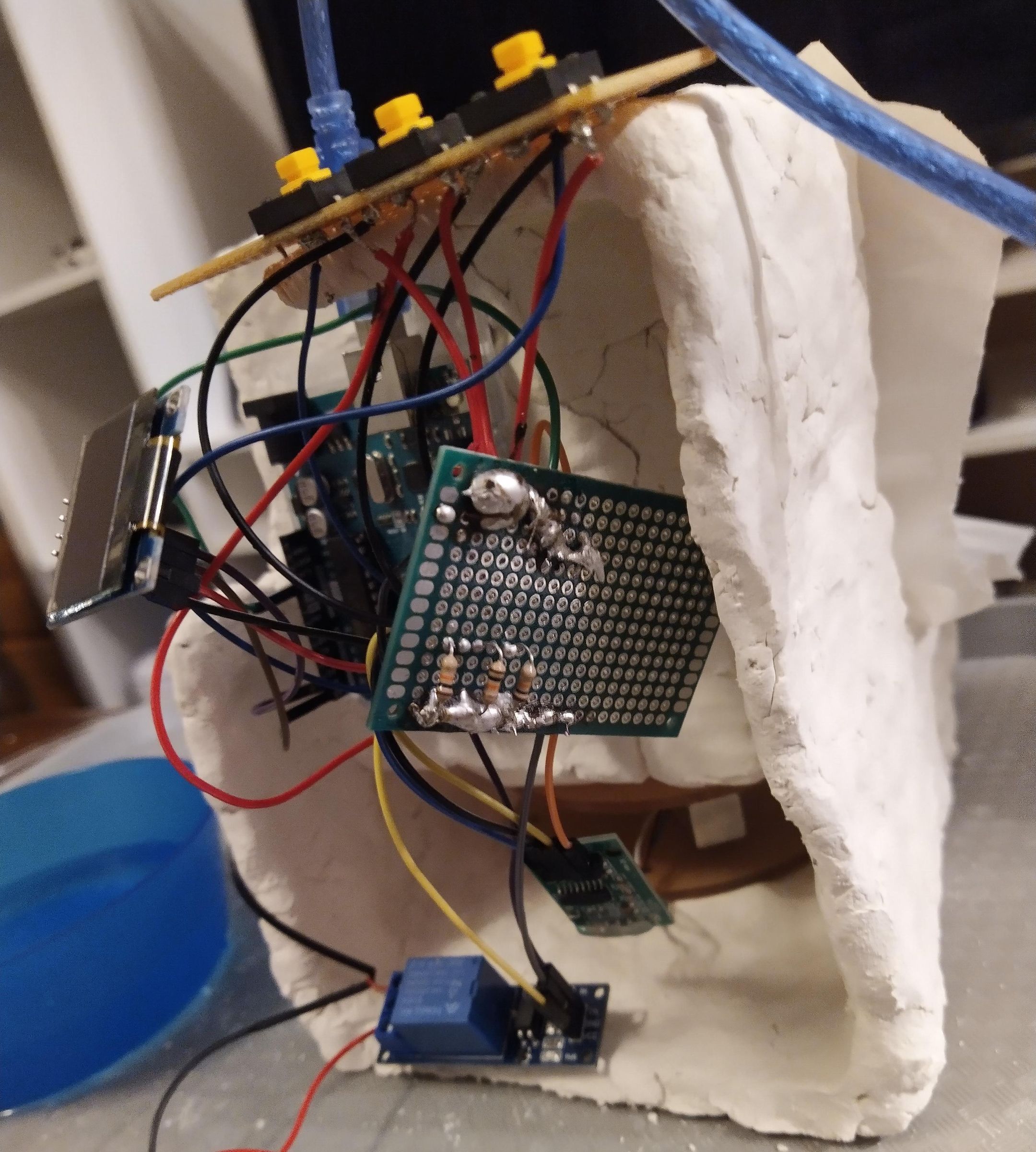 Arduino Project: Automatically Give Your Plants Water With Your Arduino