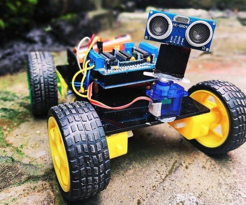 Obstacle Avoiding Robot Tinkercad