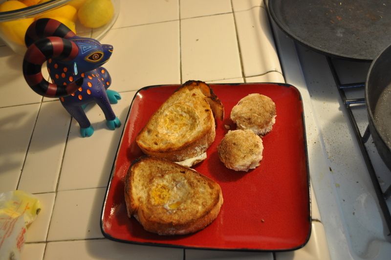 How to Make Eggs in a Basket