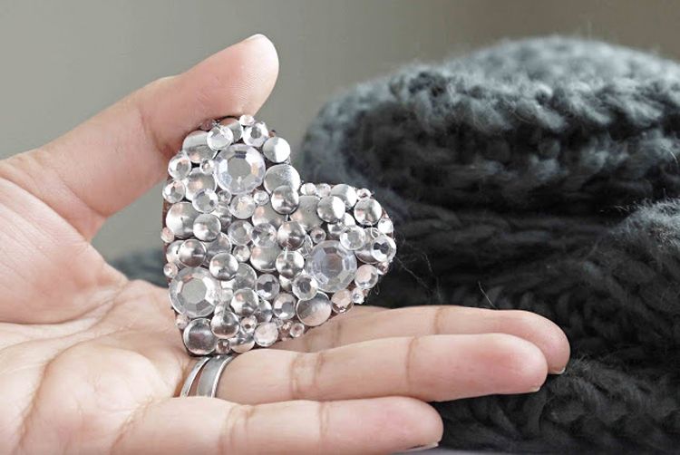 Hand Crafted Jewelry-diy Brooch Out of Leather and Round Studs