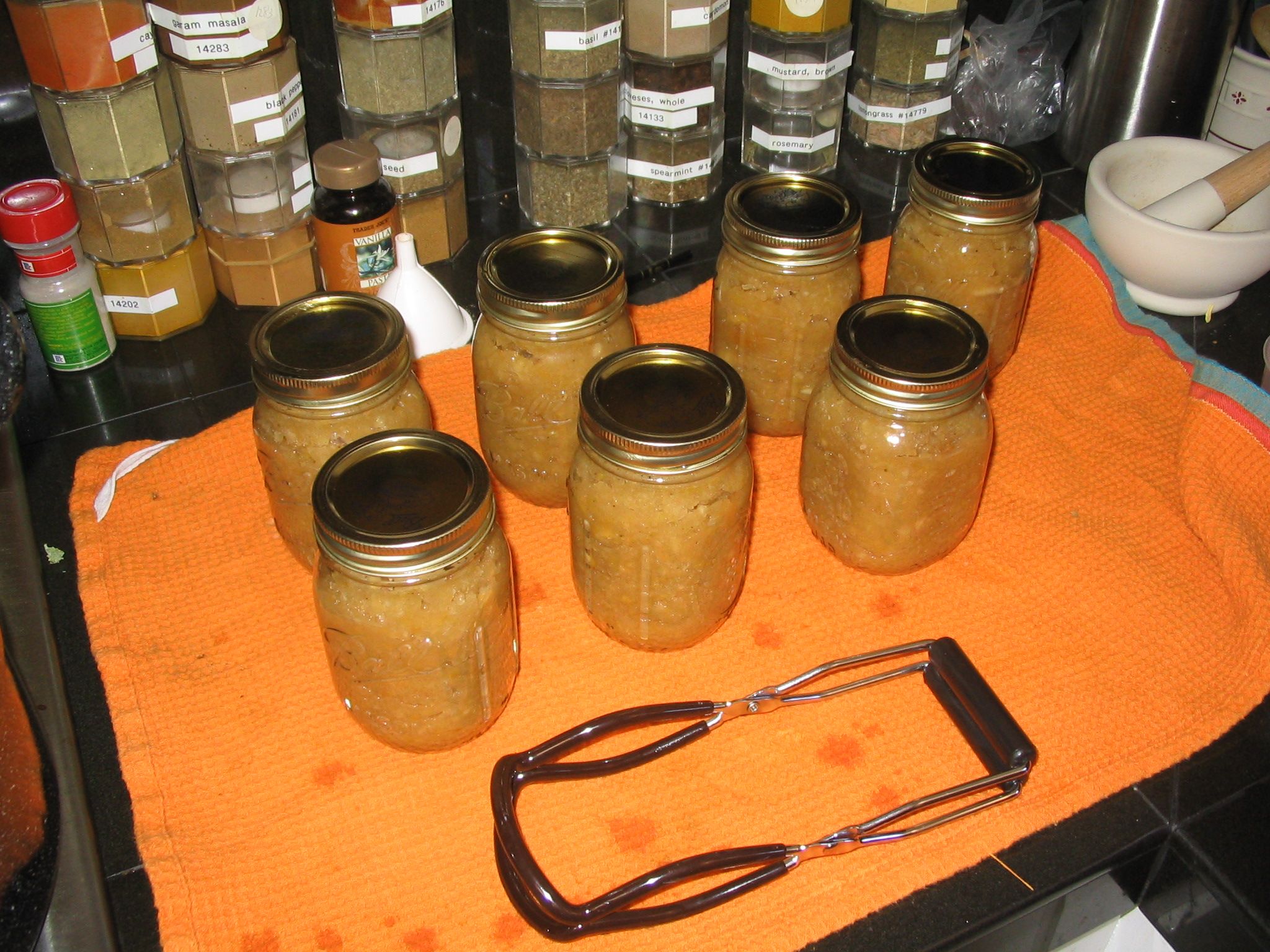 How to Make and Can Applesauce - Canned Applesauce