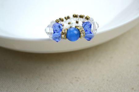 Diy Bow Rings for Mothers Day Out of Seed Beads and Glass Beads