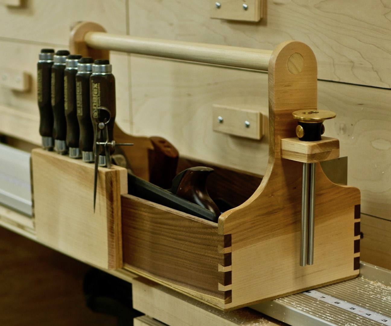 Building a Hand Tool Tote With Hand Cut Dovetails
