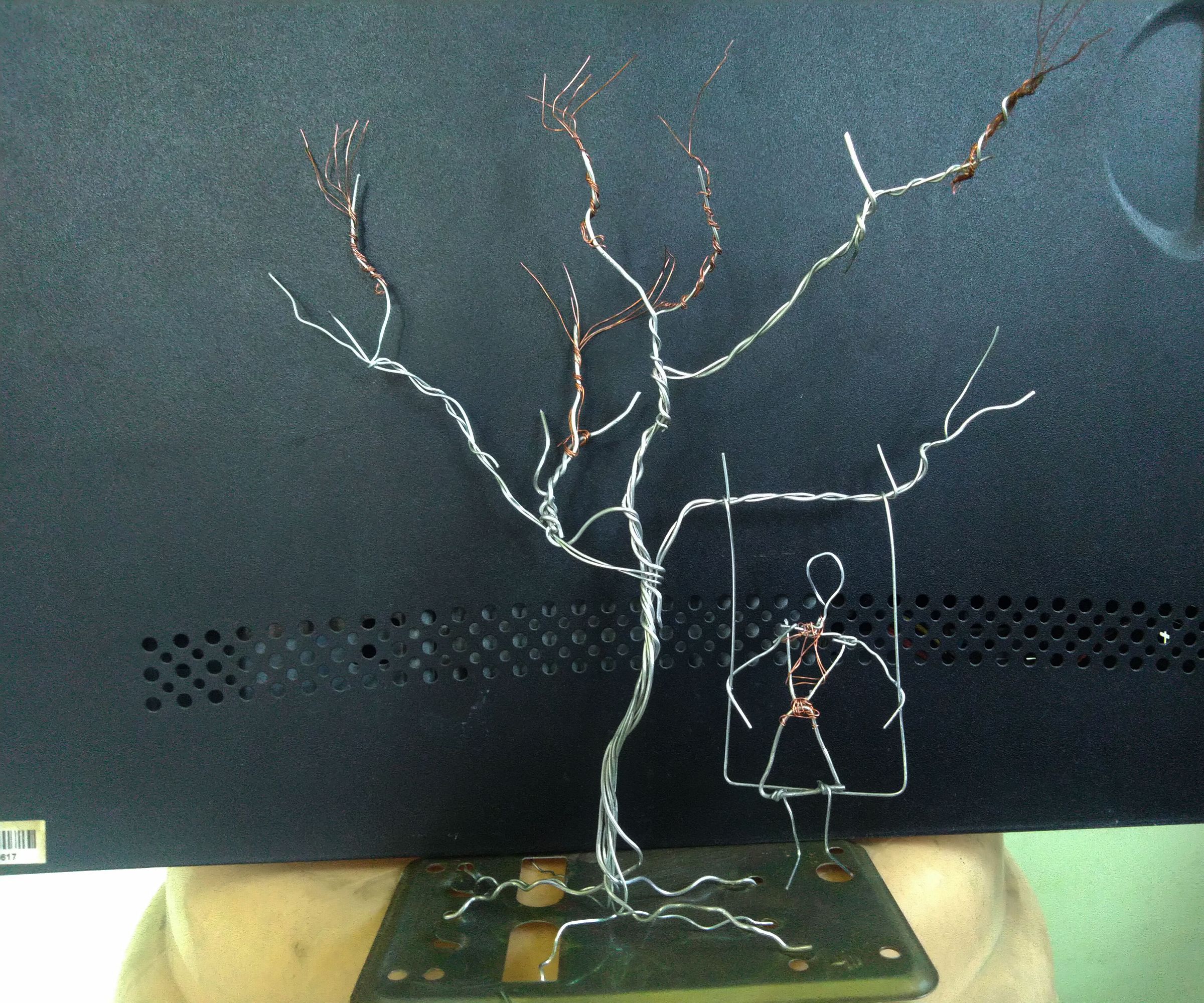 Metal Wire Tree With Swing