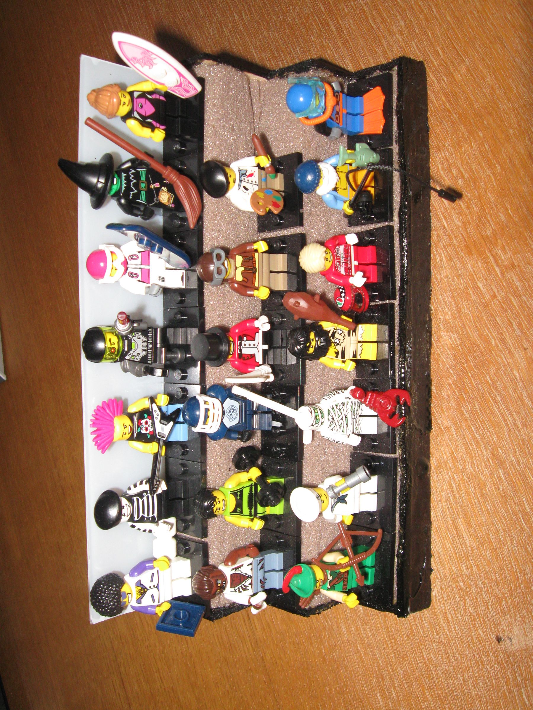 Lego Minifigures Stand