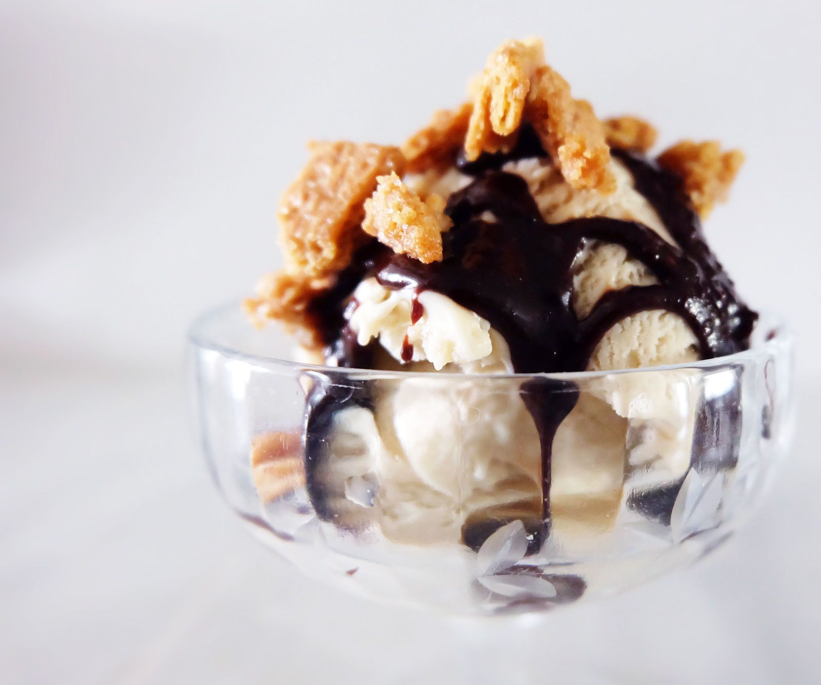 Toasted Marshmallow Ice Cream S'mores Sundae