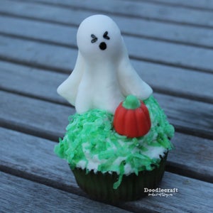 Haunted Pumpkin Patch Ghost Cupcakes!