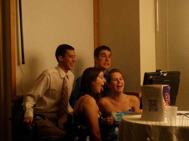Photo Booth With a Live Slideshow