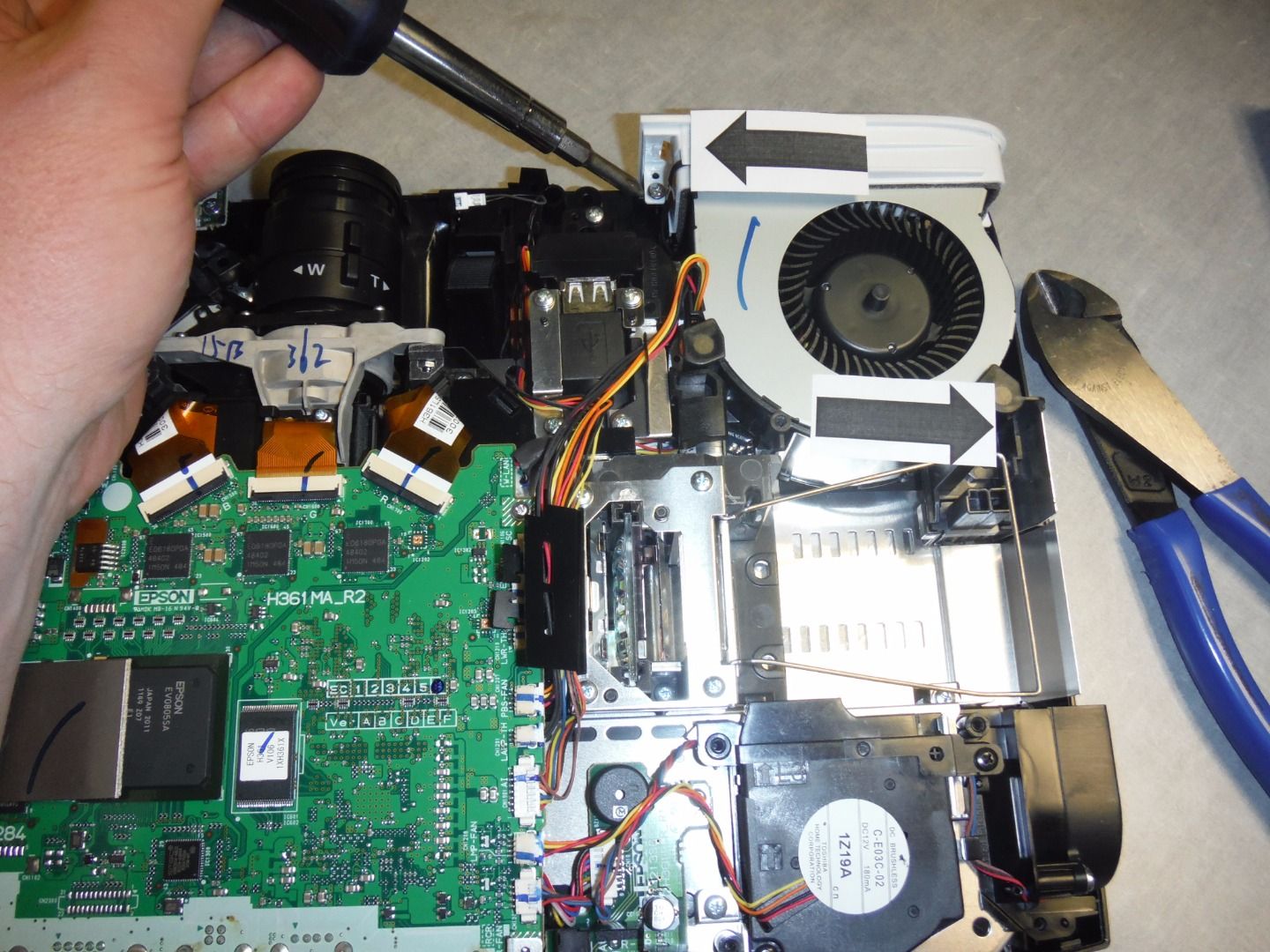 Epson 1770W LCD Projector Overheating? Repair It! 8 Steps (with
