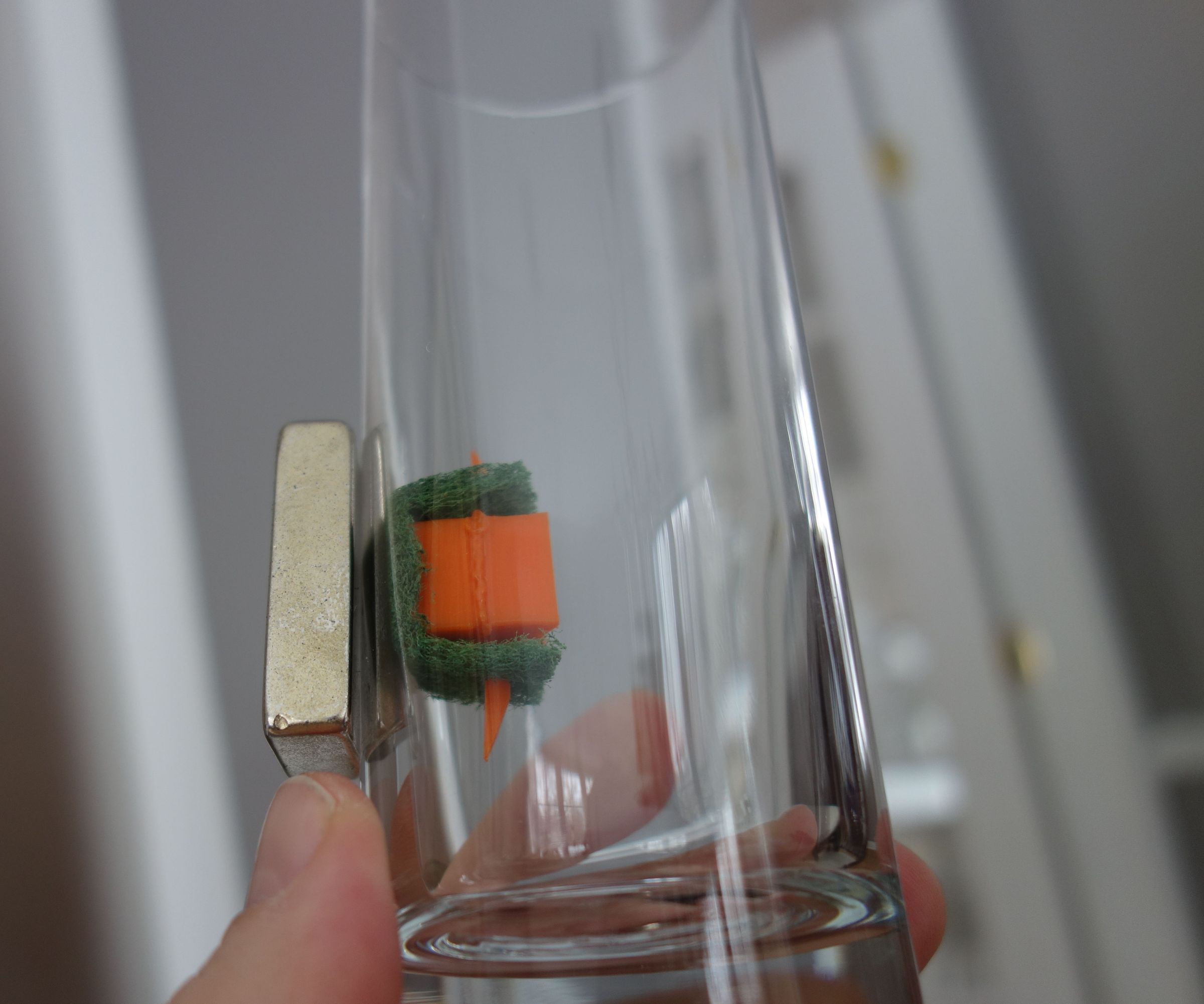 Magnetic Dish Scrubber