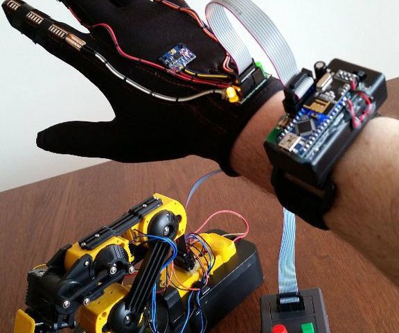 Wave Your Hand to Control OWI Robotic Arm... No Strings Attached