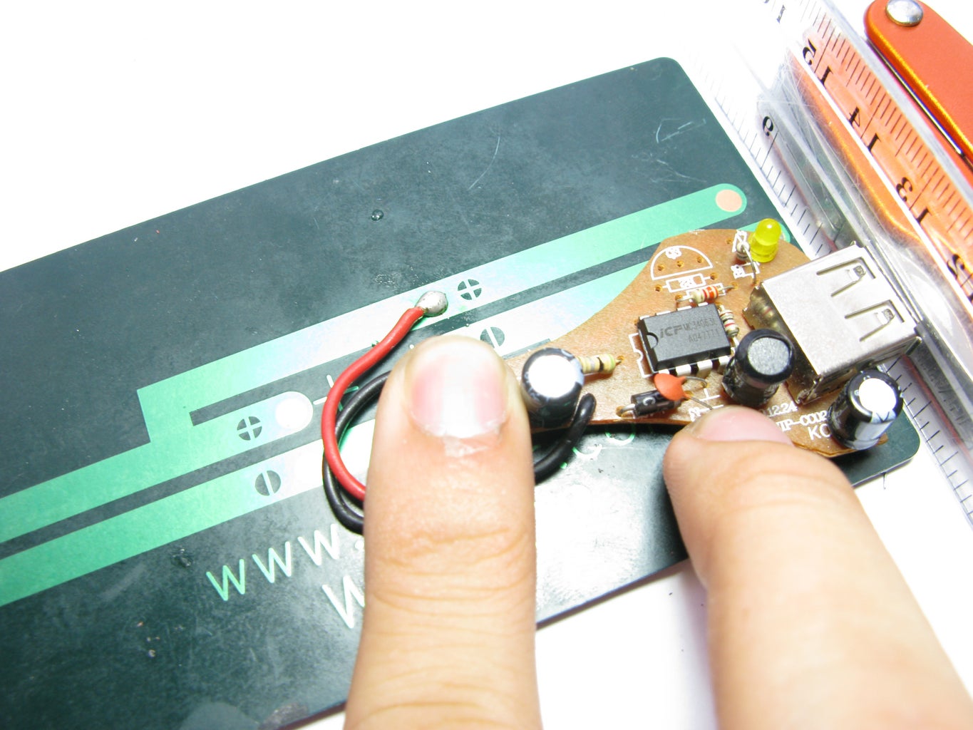 DIY Solar Phone Charger ($5 Battery Free Circuit Diagram