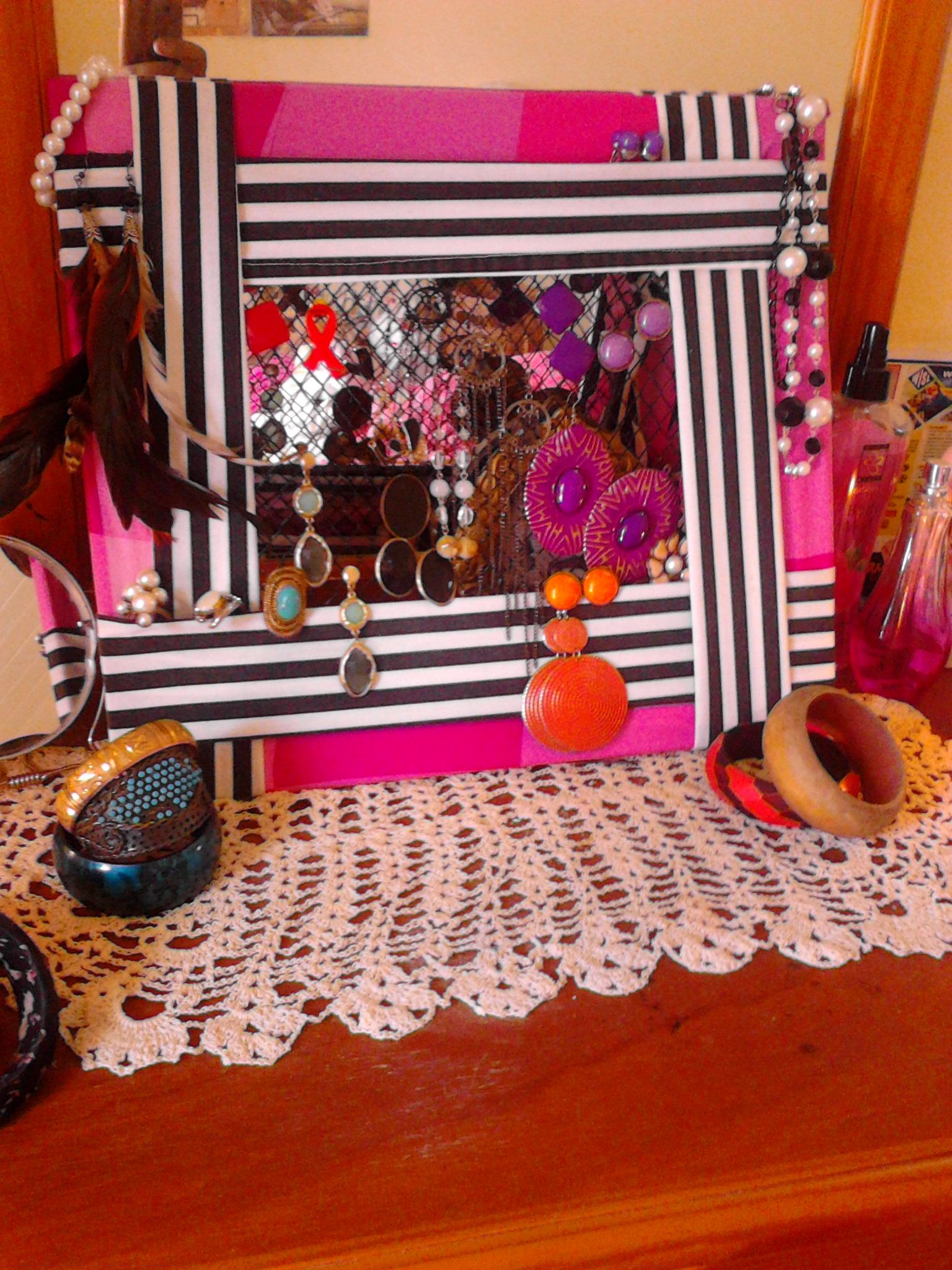 Ugly picture frame upcycled to jewellery organizer