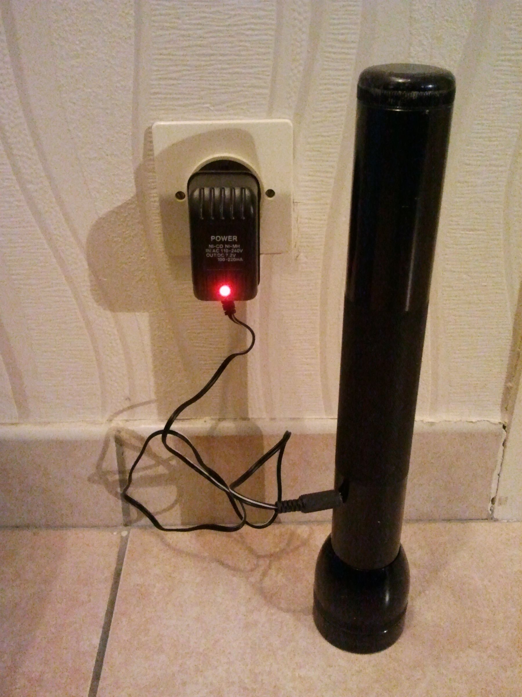 Hack a Mag-Lite Torch Into a Rechargeable Led Torch