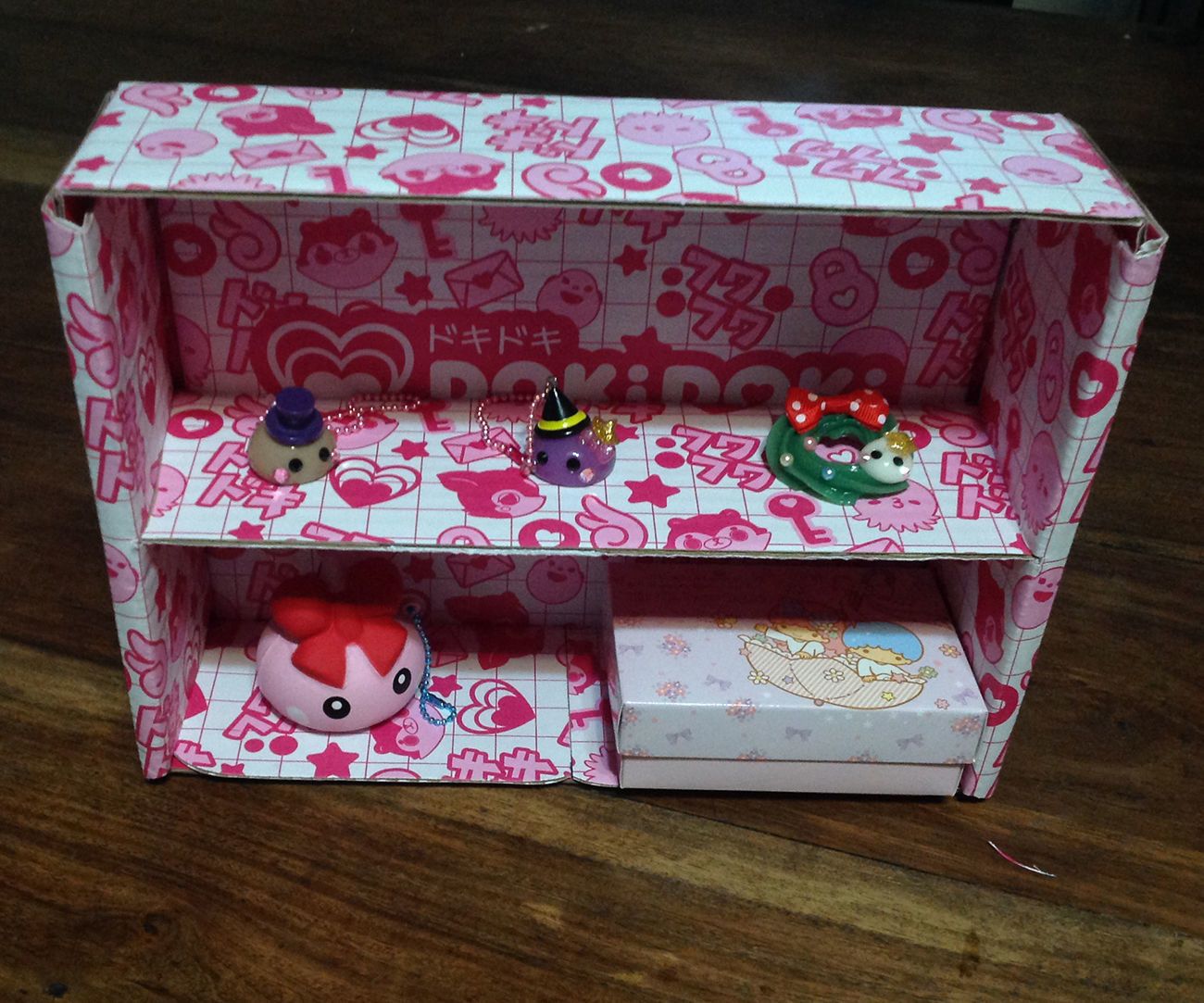 Cute cardboard shelf made from recycled Crate Box