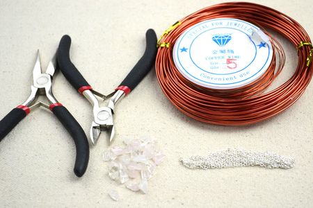 Things Needed in Mothers Day Necklace:
