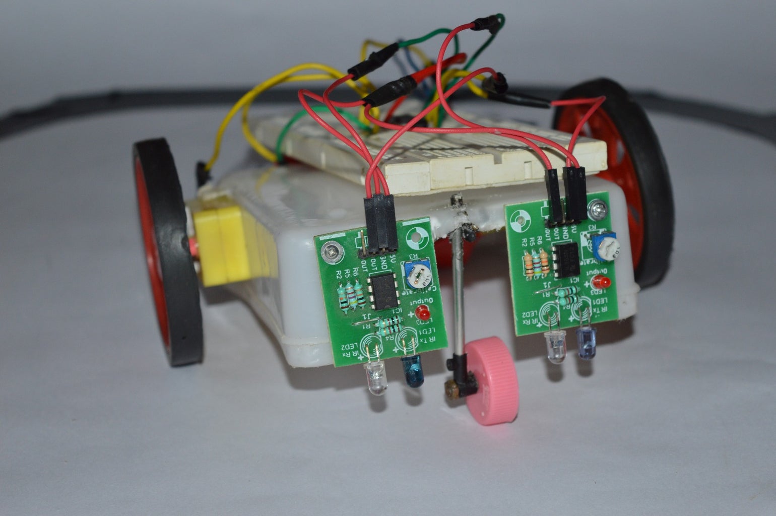 Simple Line Following Robot for Beginners : 3 Steps - Instructables