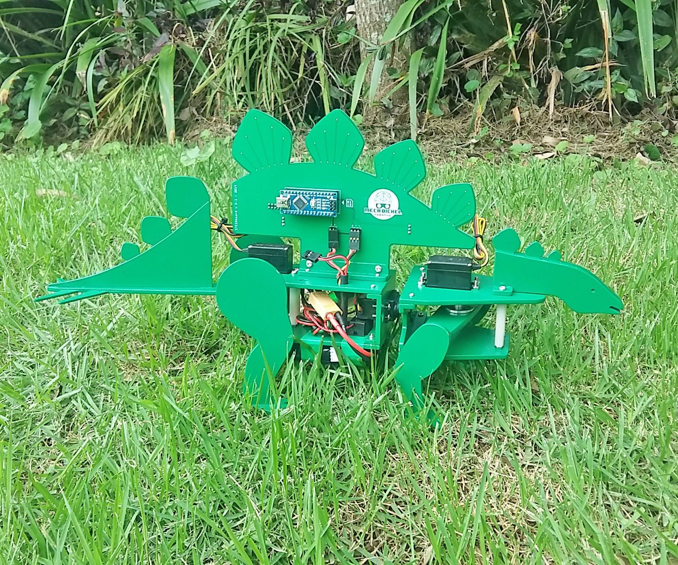 STEGObot: Stegosaurus Robot
