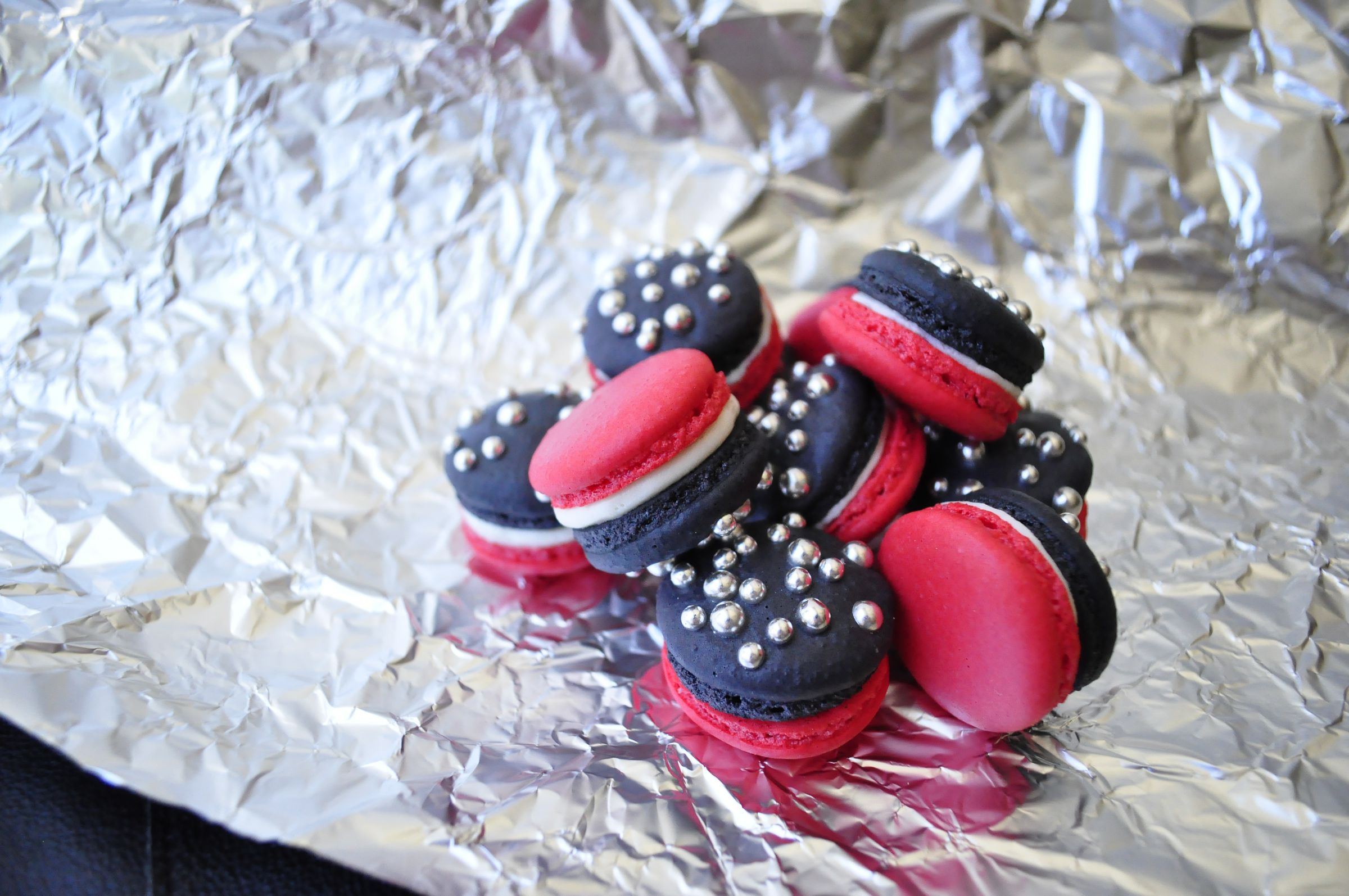 christian louboutin macaron ルブタン マカロン Christian Louboutin Calfskin Spiked Macaron Mini Spiked Wallet