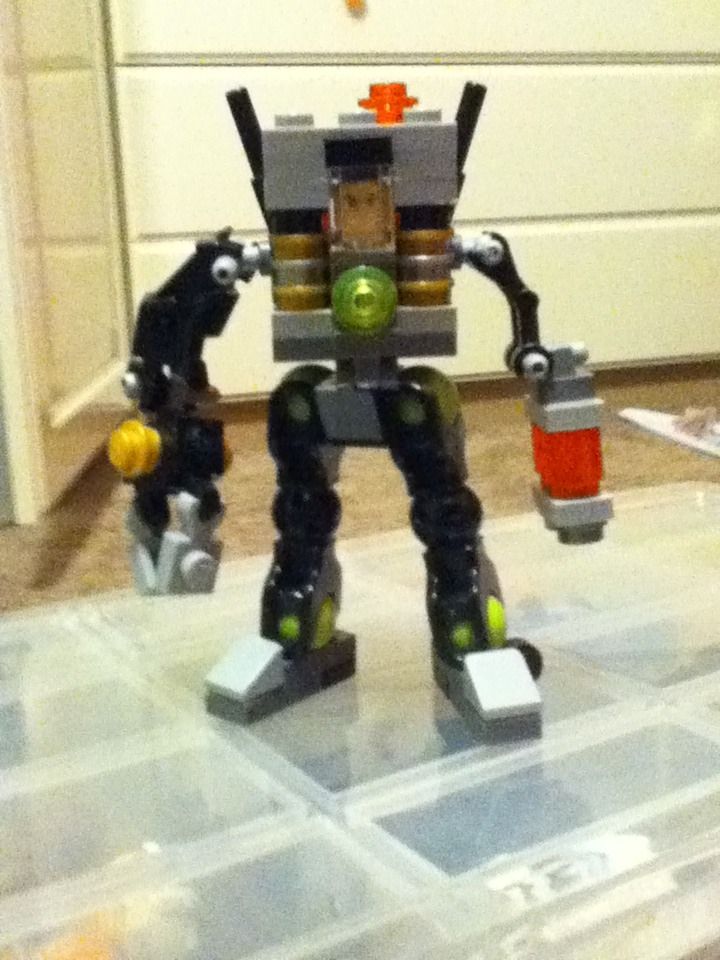 Lego Microfigure Mech: Juggernaut
