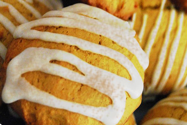 Spiced Pumpkin Pillow Cookies (With Ginger Cream Cheese Frosting)