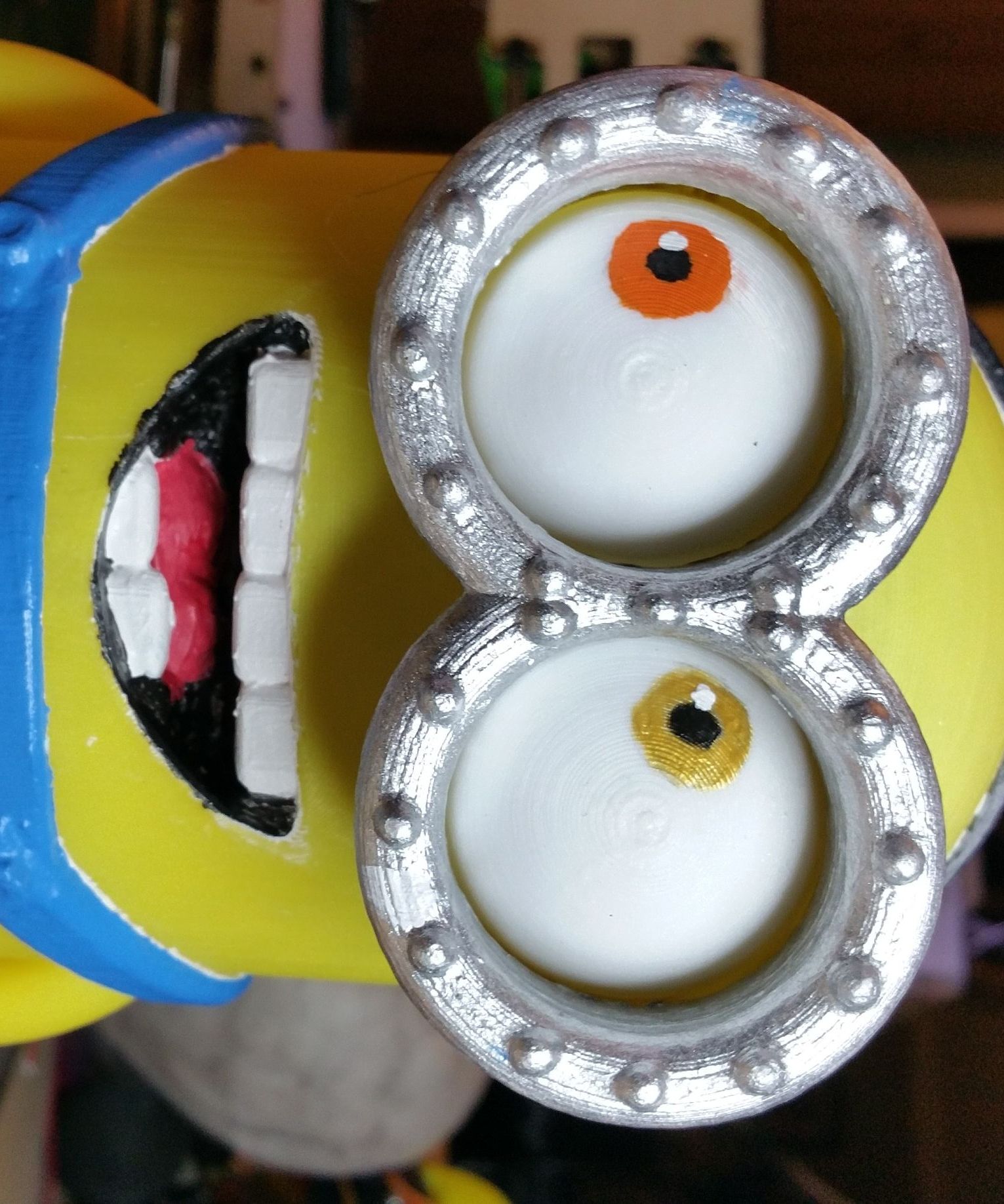 Googly Eyes Minion Clock
