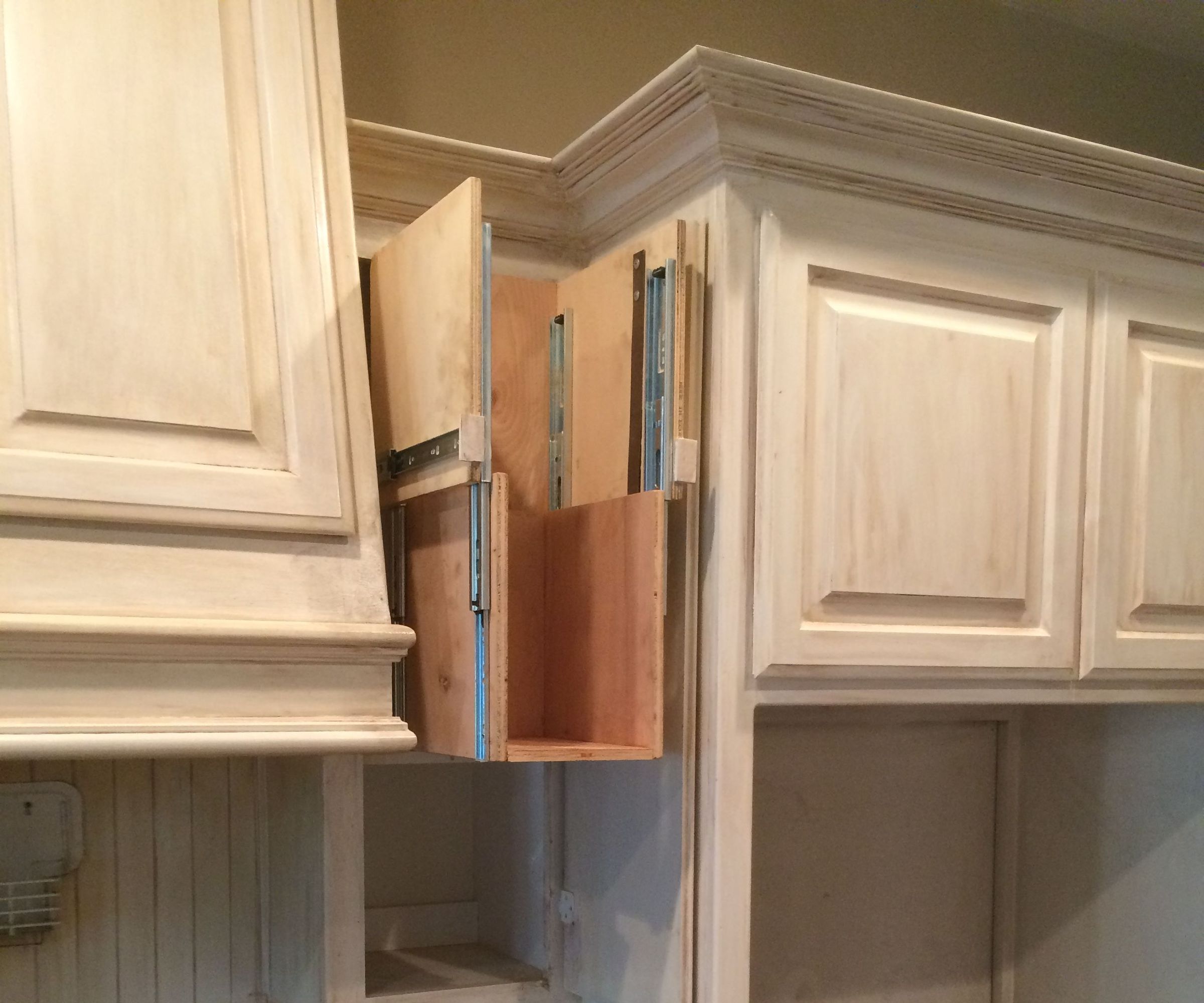 Decending Shelf for the Vertically Challenged