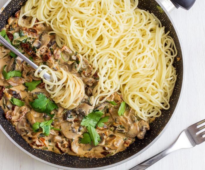 Creamy Mushroom & Sun-Dried Tomato Spaghetti