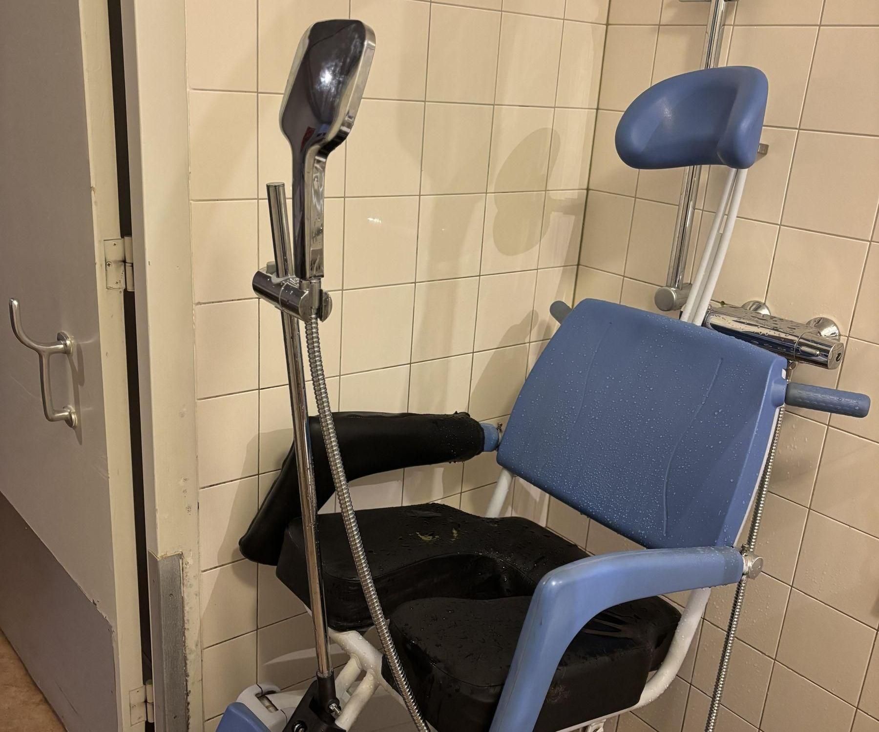 Doucherek - 3 Laags - Aluminium - Badkamer accessoires - Zonder boren Doucherek - 3 Laags - Aluminium - Badkamer accessoires - Zonder boren