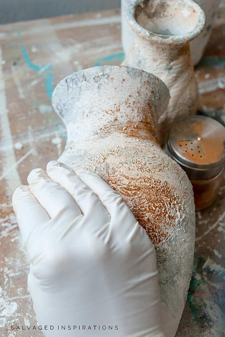 Sprinking and Rubbing Cinnamon