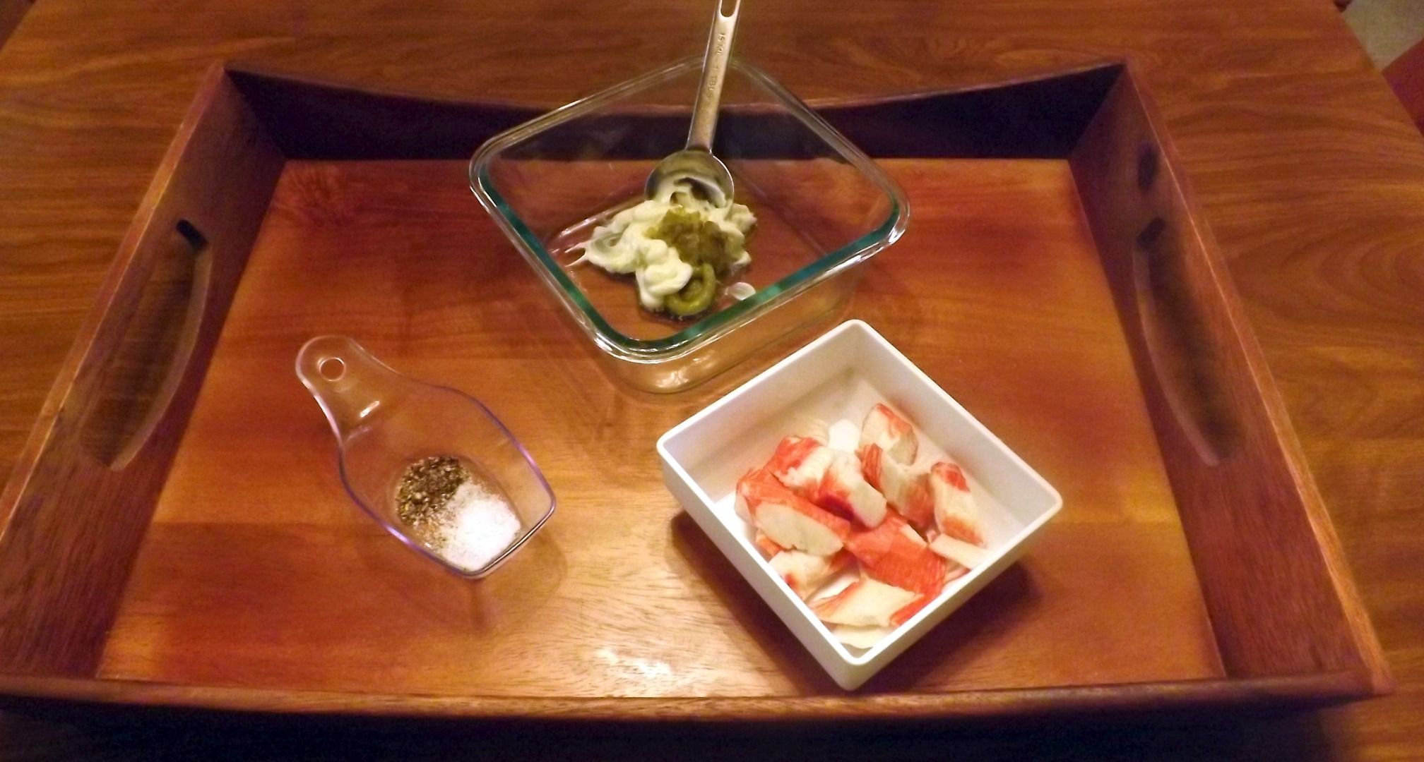 AVOCADO WITH SPICY IMITATION CRAB MEAT STUFFING 4 Steps (with