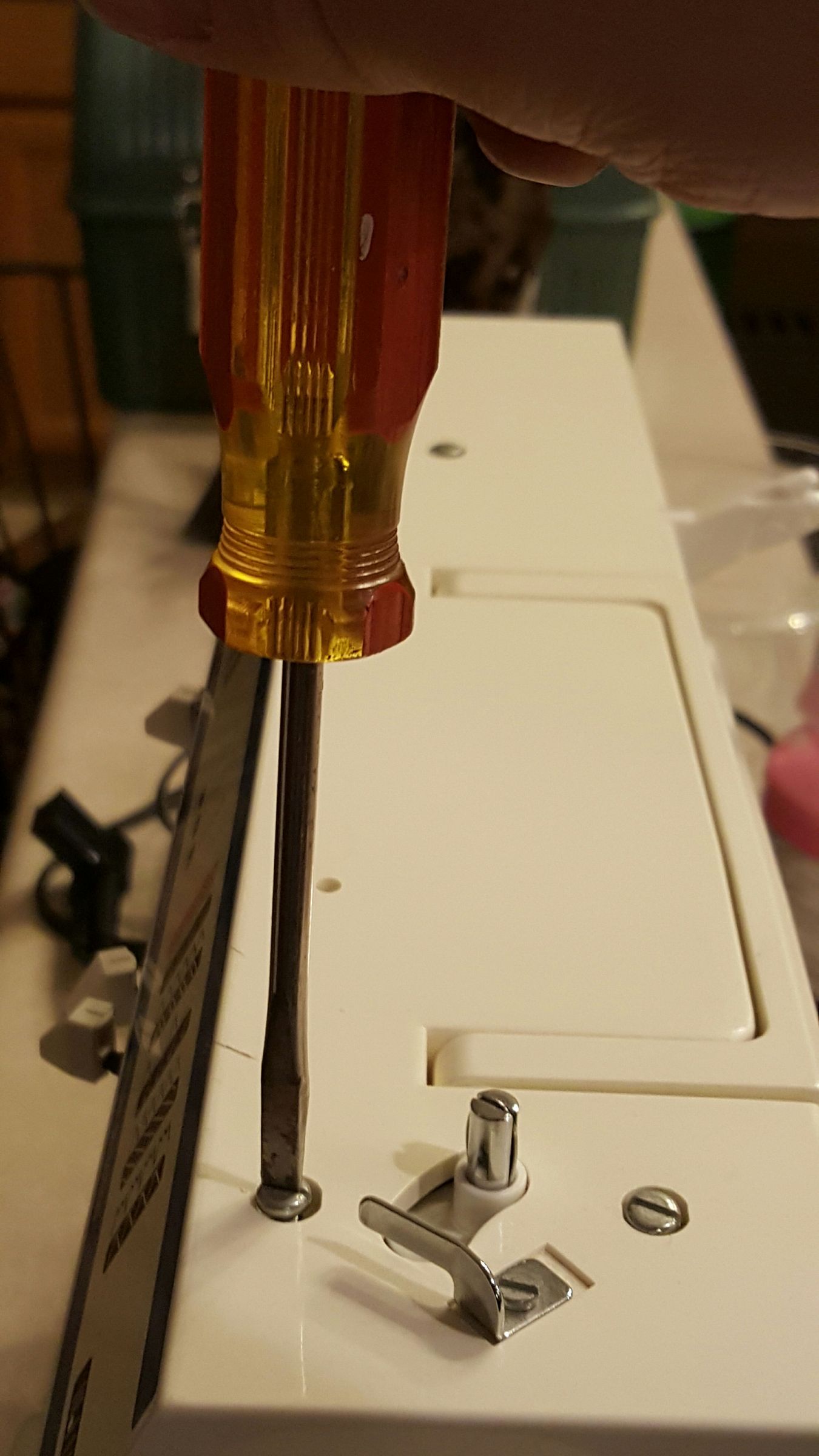 Repair a Broken Singer 57825C Handwheel Clutch Plate. 13 Steps (with