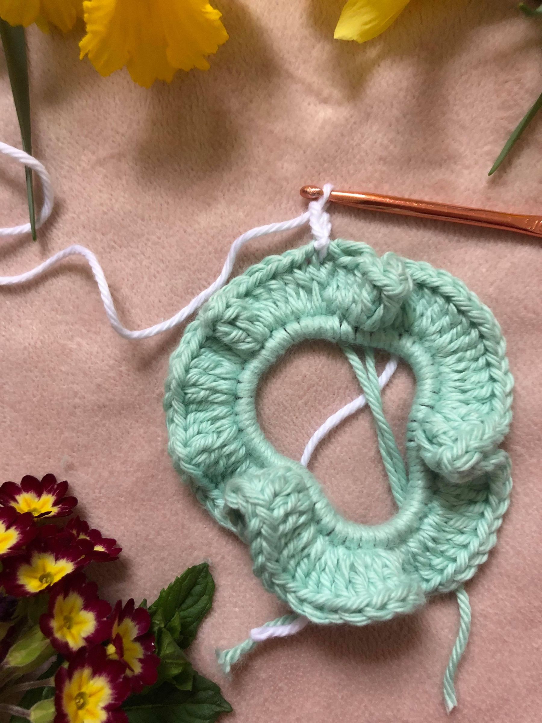Crochet Ruffle Scrunchie! : 4 Steps (with Pictures) - Instructables