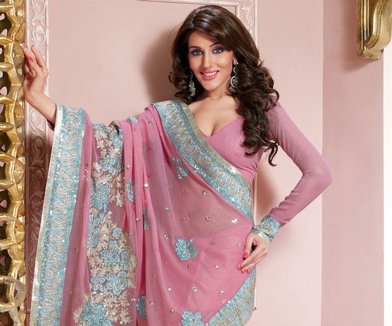 Why Indian Beauties Are Wear Sari in Various Occasions?