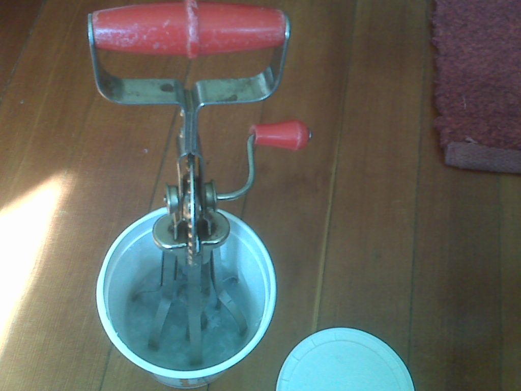 The "Paper Pulper" Manual Paper Shredder