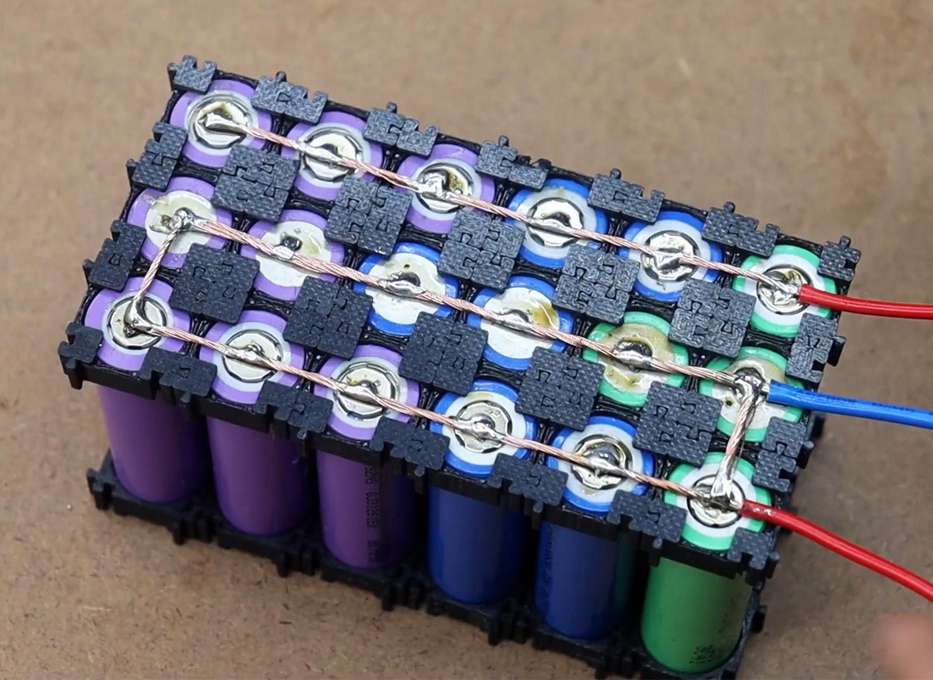 How to Make a 12V Lithium-Ion Battery Pack at Home Using Old Laptop ...