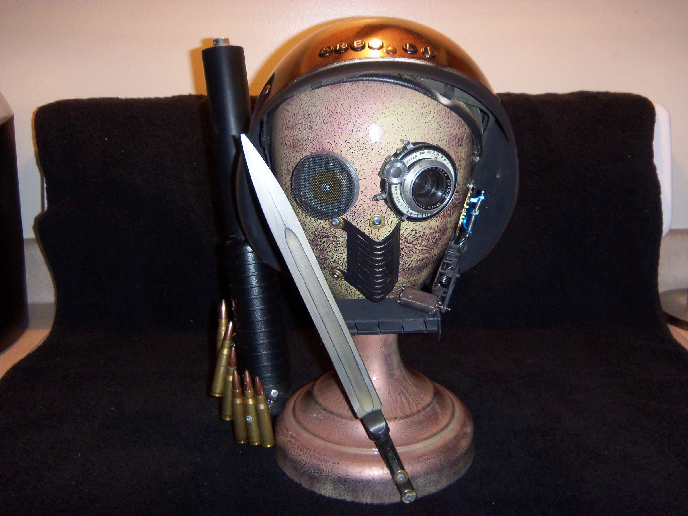 STEAM PUNK / DIESEL ALIEN  AREA 51 "ALIEN ON GUARD"