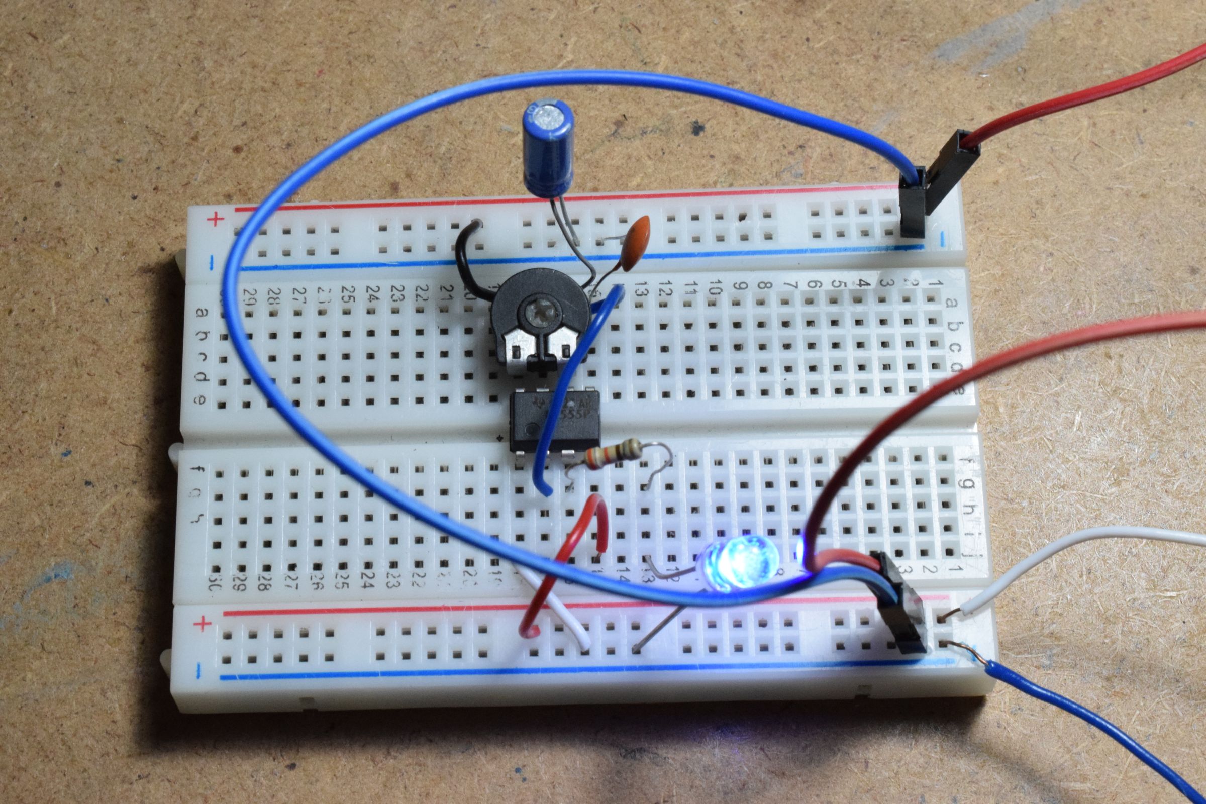 LED Blinker and PWM Oscillator Using 555 Timer : 3 Steps - Instructables