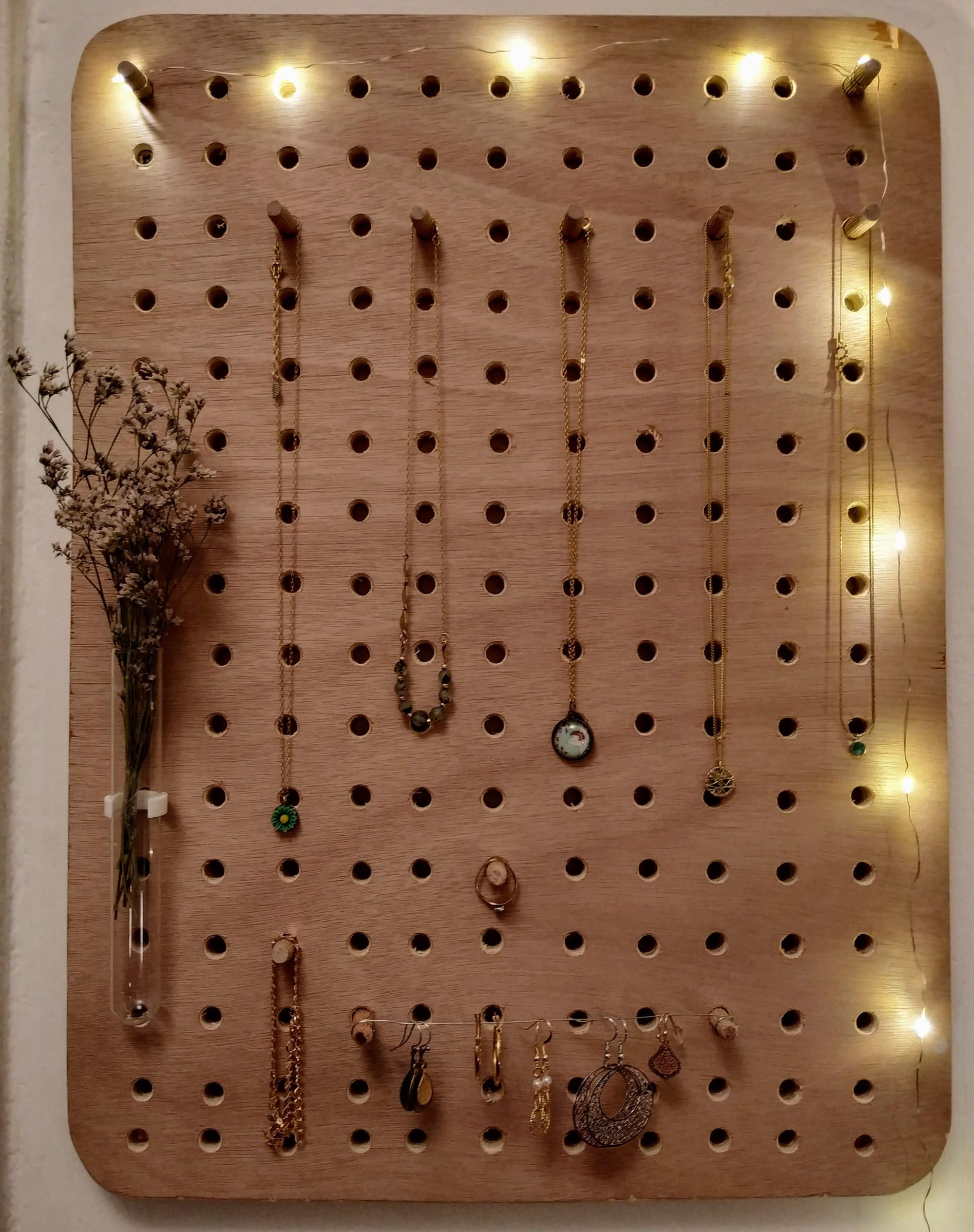 Jewelry Pegboard (DIY Accessories Included) 11 Steps (with Pictures