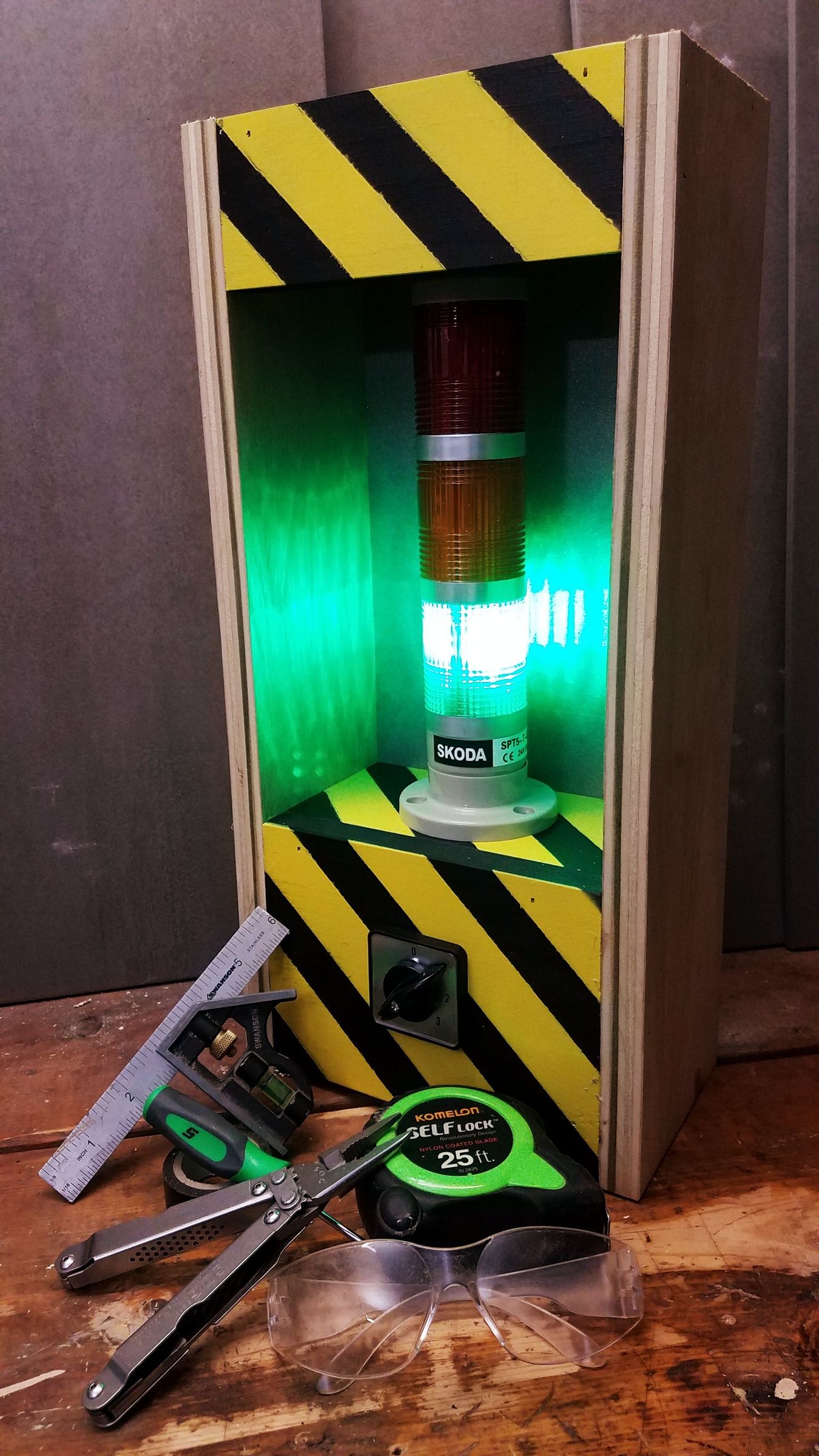 DIY Classroom Stoplight (Noise Management Tool) 12 Steps (with