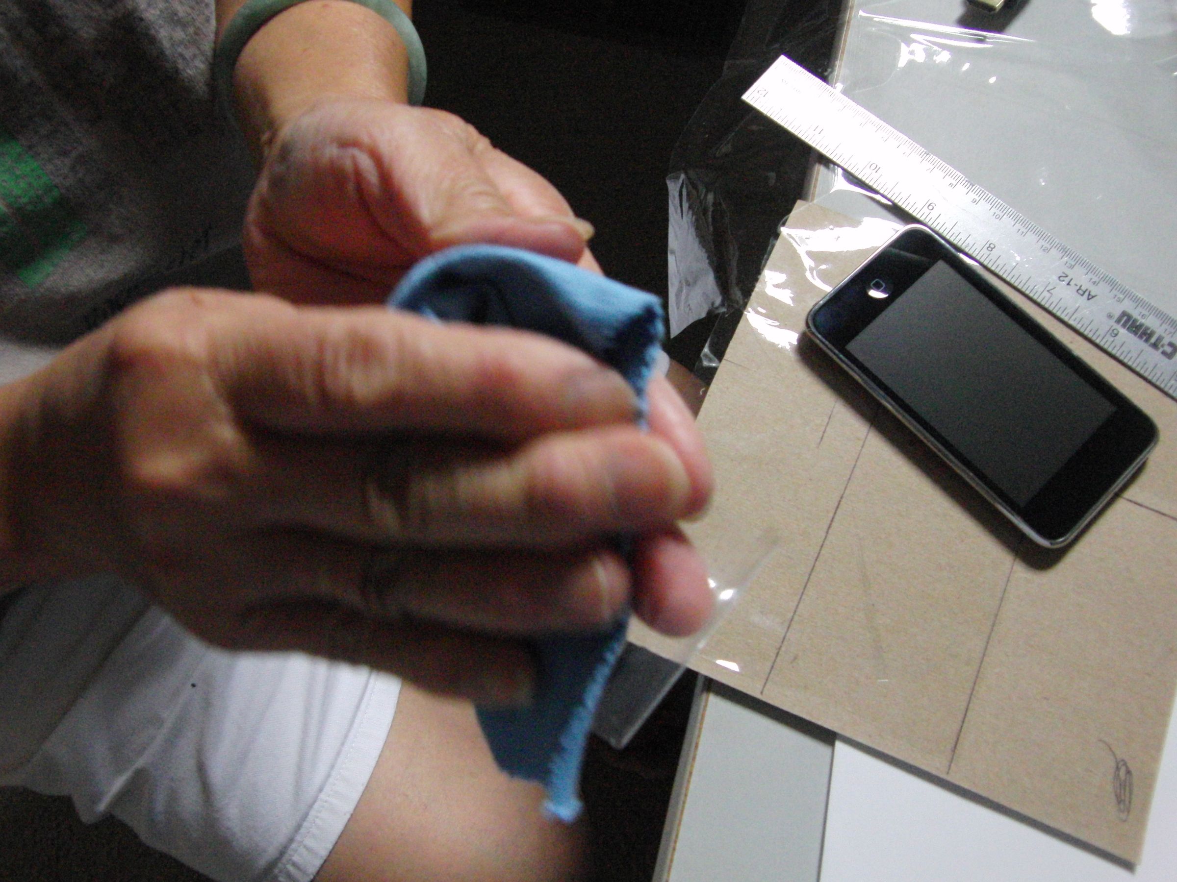 How to Make Your Own Screen Protector (for Less Than a Nickel!) 4 Steps (with Pictures