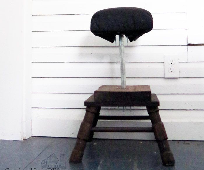 Workshop Stool: DIY Recycling Scrap Wood and Using Galvanized Pipe!