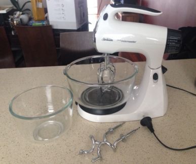 How to disassemble a Sunbeam MX6800 Retro Mixmaster.