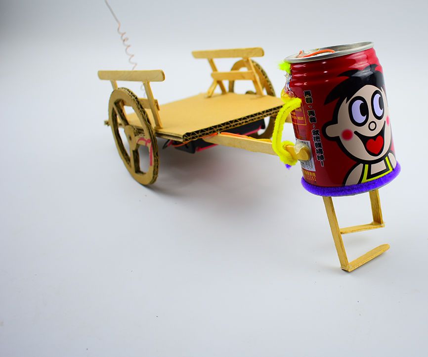 Making Robot Toys From Cans and Cardboard